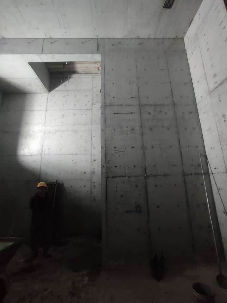 新余墙上开槽钢筋断了有影响吗